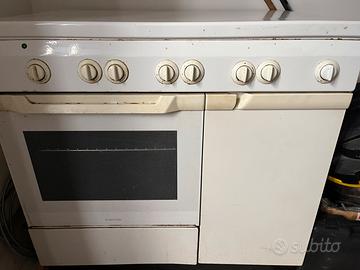 Cucina Ariston con forno