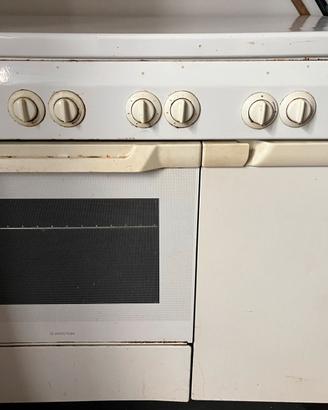 Cucina Ariston con forno