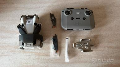 Drone DJI Mini 4 Pro con custodia e accessori