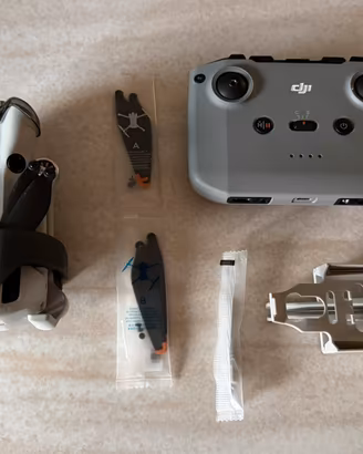 Drone DJI Mini 4 Pro con custodia e accessori