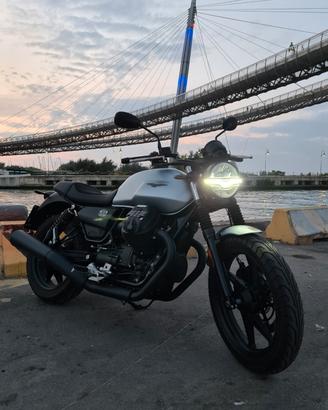Moto Guzzi V7 Stone edizione centenario