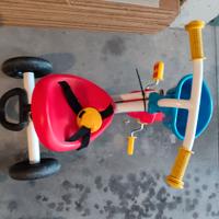 Triciclo con maniglia per spingerlo