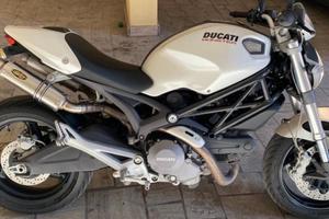 ducati monster 696