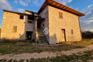 CASA SEMINDIPENDENTE A MASSA MARTANA