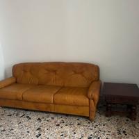 Divano letto poltrone e tavolino
