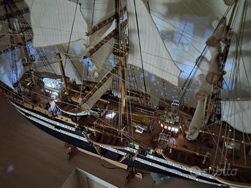 americo Vespucci  con luci e vele
