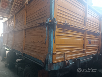 Rimorchio ribaltabile trilaterale, portata 50 q