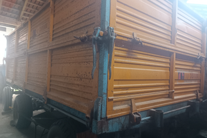 Rimorchio ribaltabile trilaterale, portata 50 q