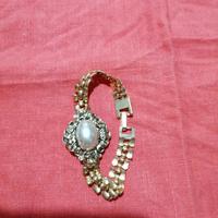 Vintage. Bracciale in metallo con al centro rombo 