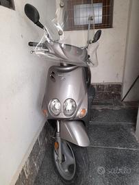 scooter  yamaha  X5999T