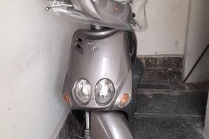 scooter  yamaha  X5999T