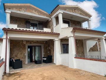 Villetta angolare in zona centro-mar a San Teodoro