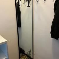 Specchiera con elementi extra