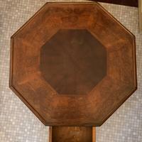 Antico tavolino ottagonale