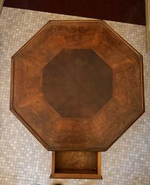 Antico tavolino ottagonale