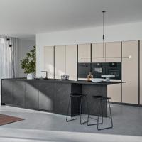 Cucine Con Isola - Tavolo e Colonne |ANTE VETRO