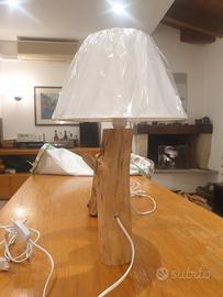 Lampada da tavolo in legno artigianale