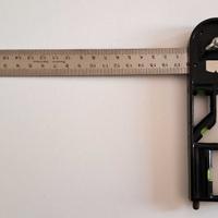 Squadra angolare snodata con livelle