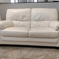 divano in pelle Chateau d'Ax e pouf