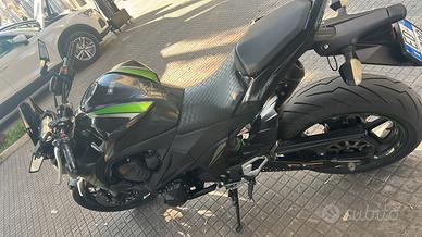 moto Kawasaki z800 tenuta in perfette condizioni