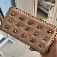 Portafoglio con borchie a teschio + catena