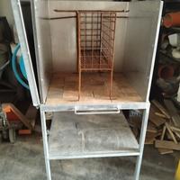 Barbecue artigianale in acciaio con ruote