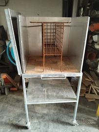 Barbecue artigianale in acciaio con ruote