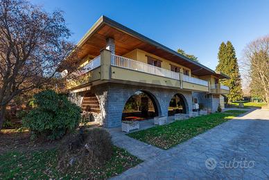 Villetta bifamiliare - Buguggiate