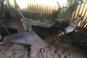 Aratro per trattore cingolato