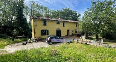 Villa di 360 m² con più di 5 locali a Monsummano T