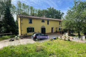 Villa di 360 m² con più di 5 locali a Monsummano T
