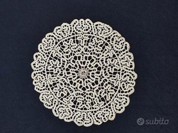 Pizzo al tombolo realizzato a mano diametro 30 cm.