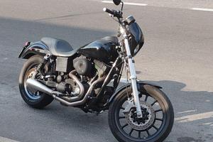 Harley davidson dyna super glide
