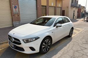 Mercedes-Benz A 250 e business extra