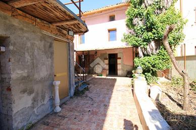 CASA SEMINDIPENDENTE A GONARS