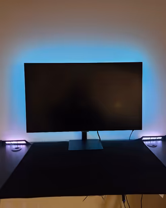 Scrivania RGB e notebook asus X5DIJ 