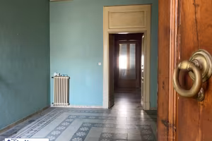 Casa indipendente di 306 m² con più di 5 locali a 