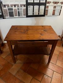 Tavolo d’epoca in legno con cassetto  – primi ’900