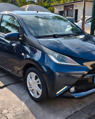 Toyota Aygo 1.0 VVT-i 69 CV 5 porte x-clusiv