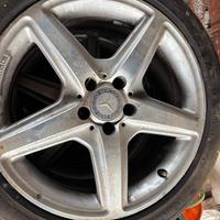 Cerchi originali Mercedes AMG con pneumatici