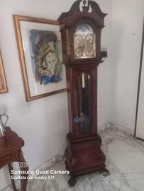 Pendolo a colonna in noce massello