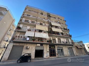4 LOCALI A CANOSA DI PUGLIA
