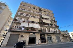 4 LOCALI A CANOSA DI PUGLIA