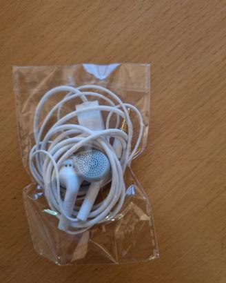 auricolari per cellulari con cavo   1 € cadauno