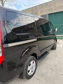 Monovolume 8 posti ford tourneo custom