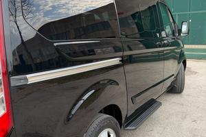 Monovolume 8 posti ford tourneo custom