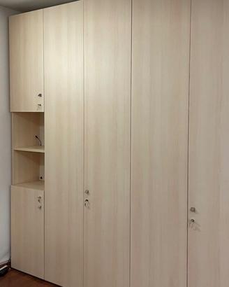 Armadio chiaro multianta legno chiaro