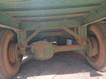 Trattore Ferrari e rimorchio