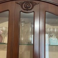 Vetrina interamente in legno