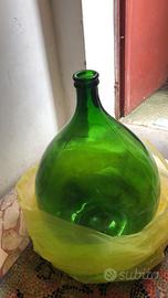 Due damigiane in vetro da 50 litri 